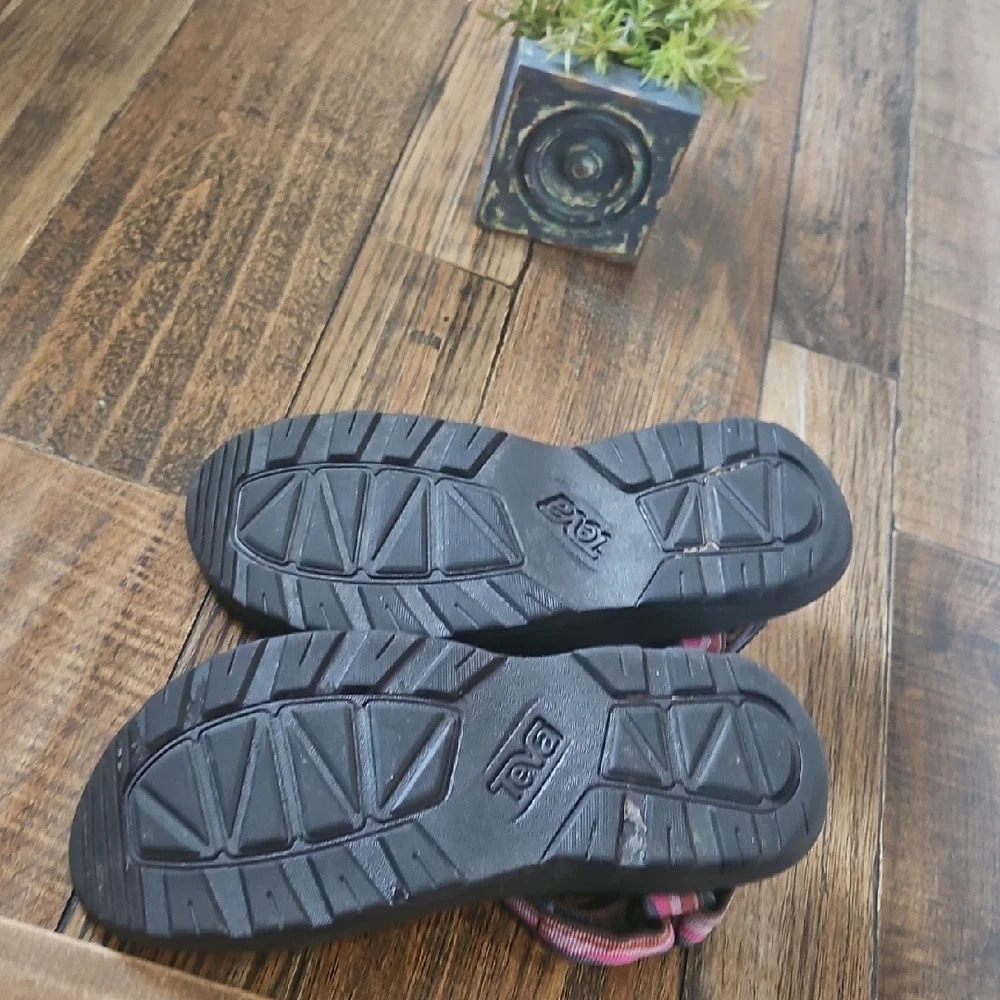 Teva Kids Pink and Blue Outfoor Sandals. Size 3‎